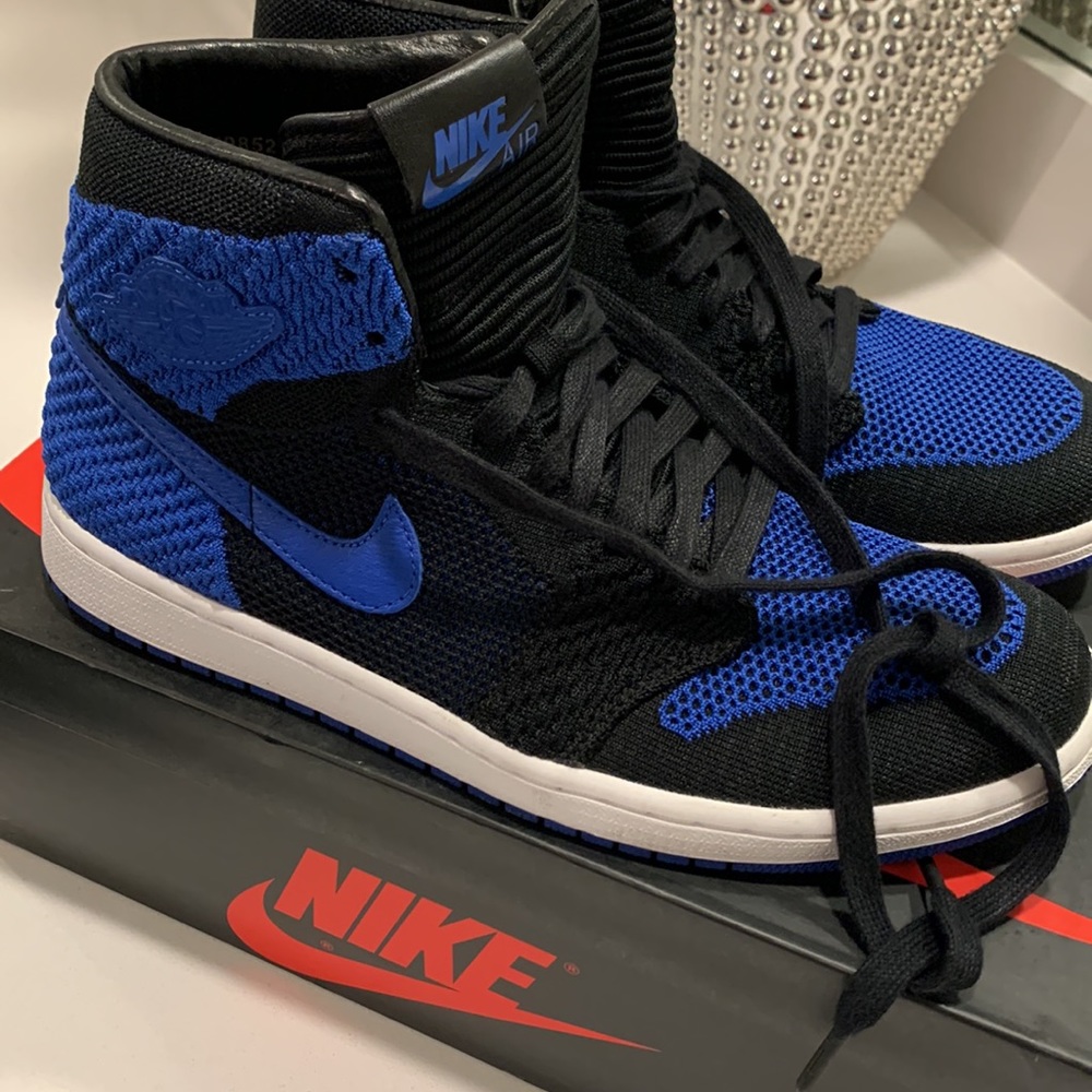 💙 Mens size 9.5 Jordan FlyKnit